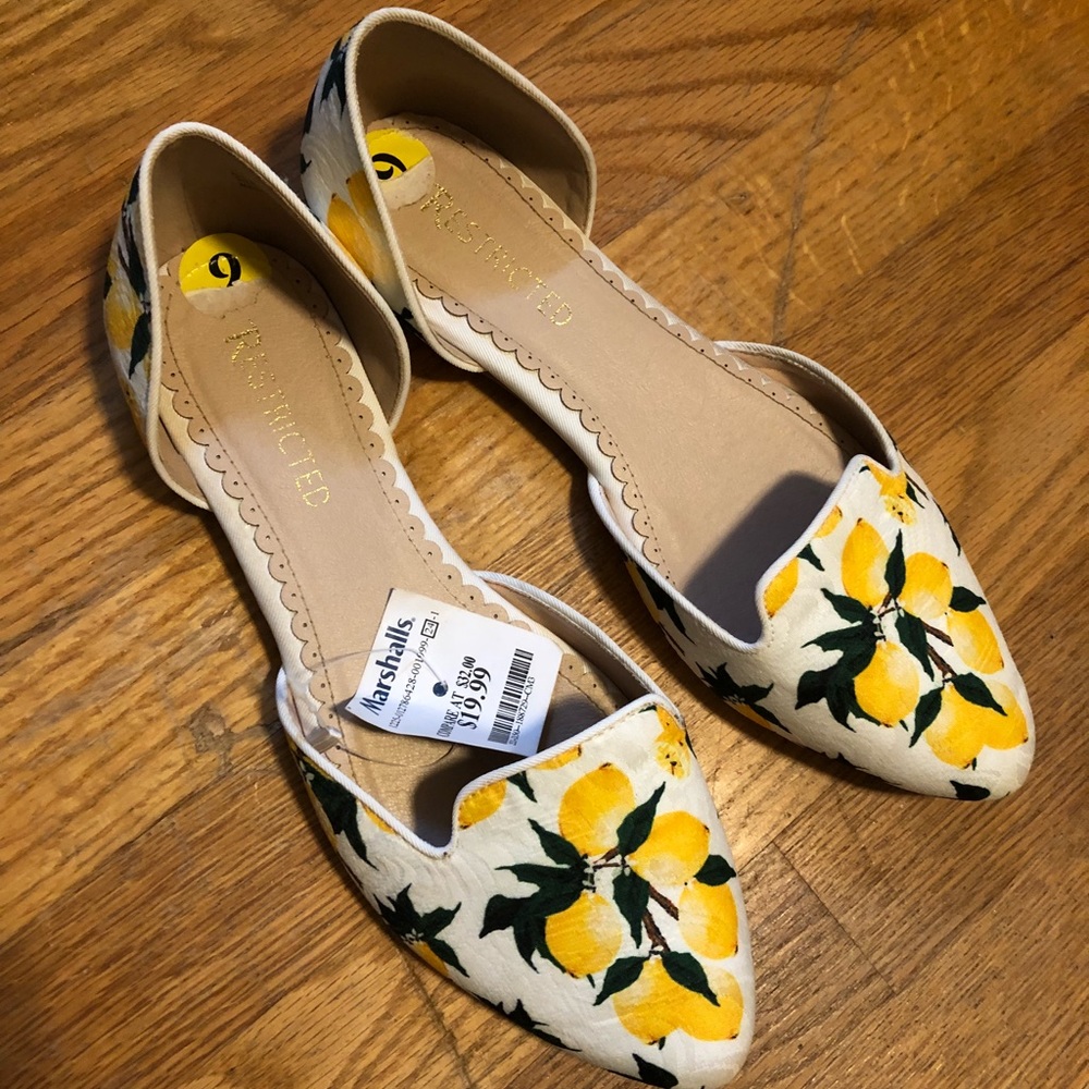 Lemon shoes with tags!